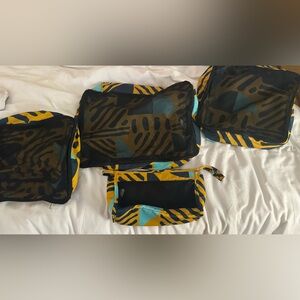 WNDRLN Colorful Geometric packing cubes